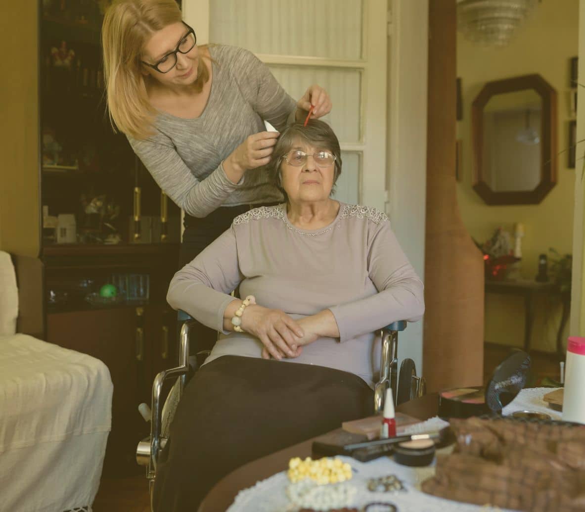 Cuidadoras profesionales de personas mayores y enfermos crónicos